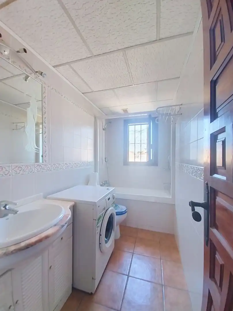 Bany de Casa o xalet en venda en L'Alfàs del Pi amb Aire condicionat, Jardí privat i Terrassa
