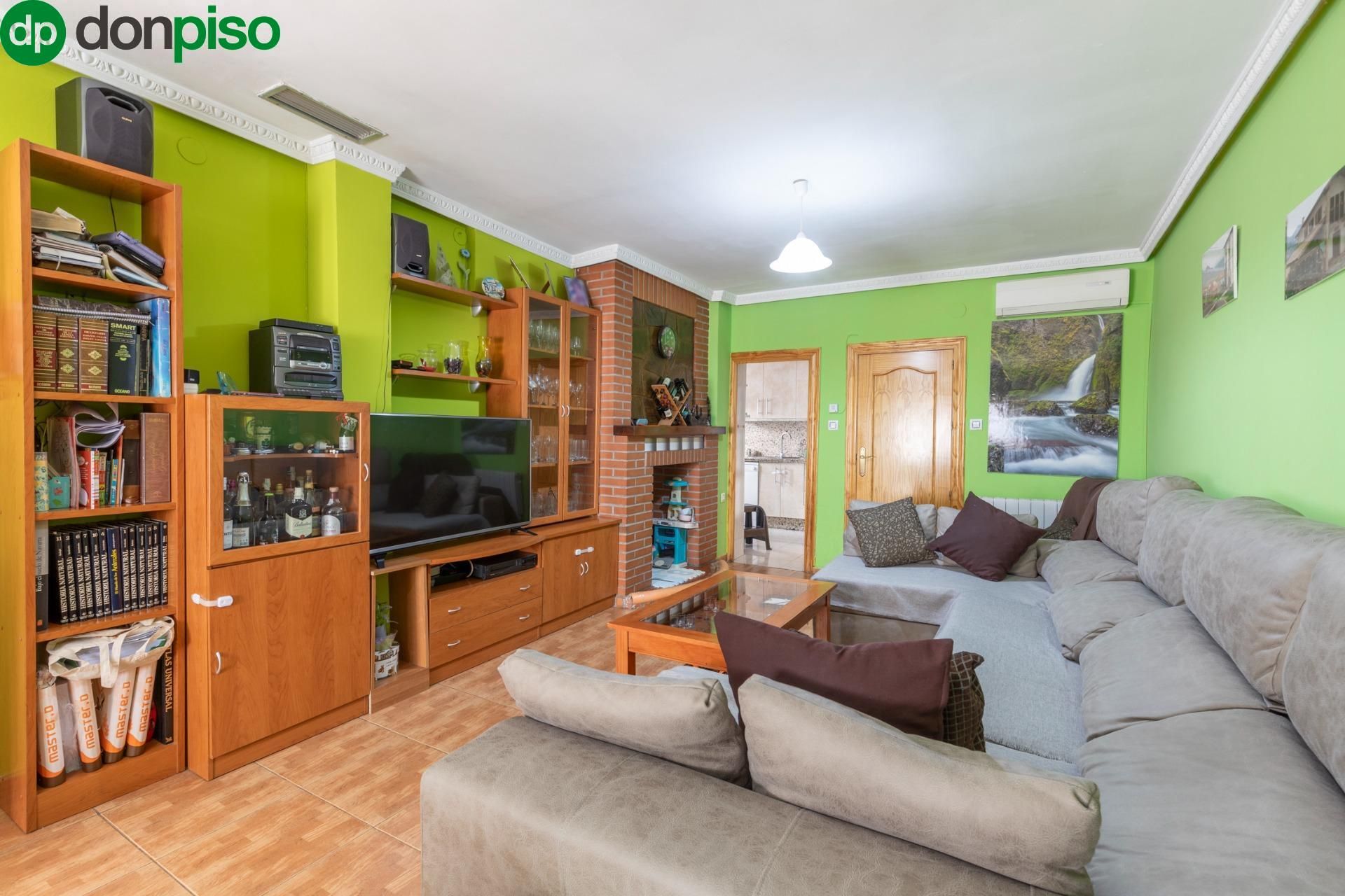 Sala de estar de Casa adosada en venta en Armilla con Aire acondicionado, Calefacción y Terraza