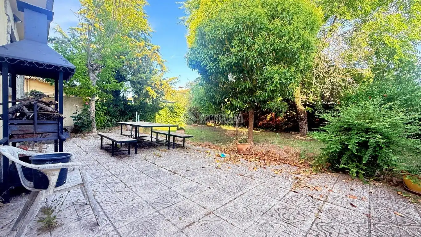 Terraza de Casa adosada en venta en Camarena con Calefacción, Trastero y Piscina comunitaria