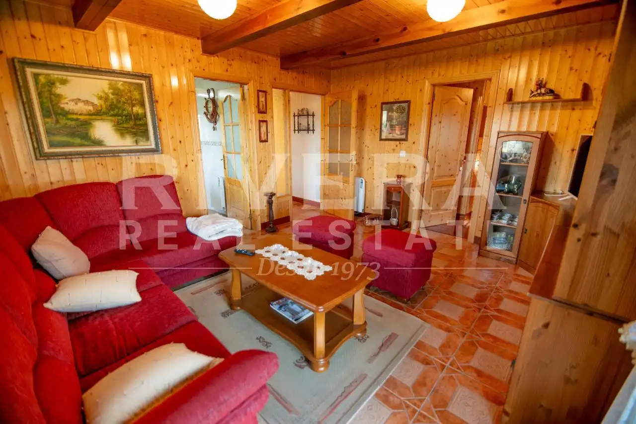 Sala d'estar de Casa o xalet en venda en Redondela amb Calefacció, Jardí privat i Terrassa