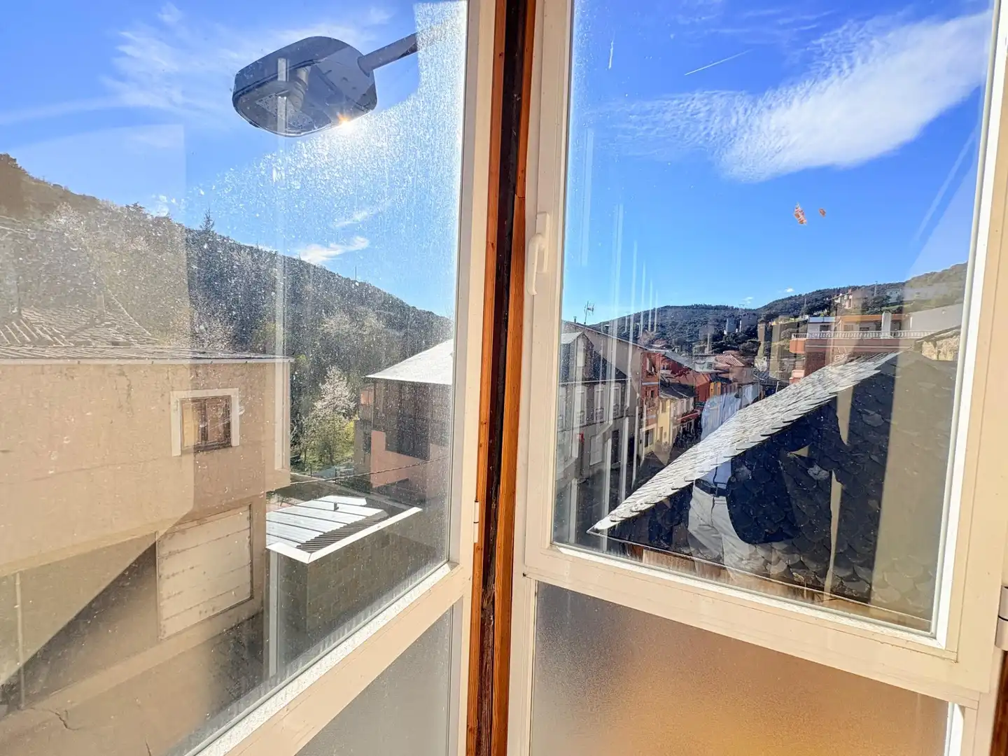 Vista exterior de Edificio en venta en Torre del Bierzo
