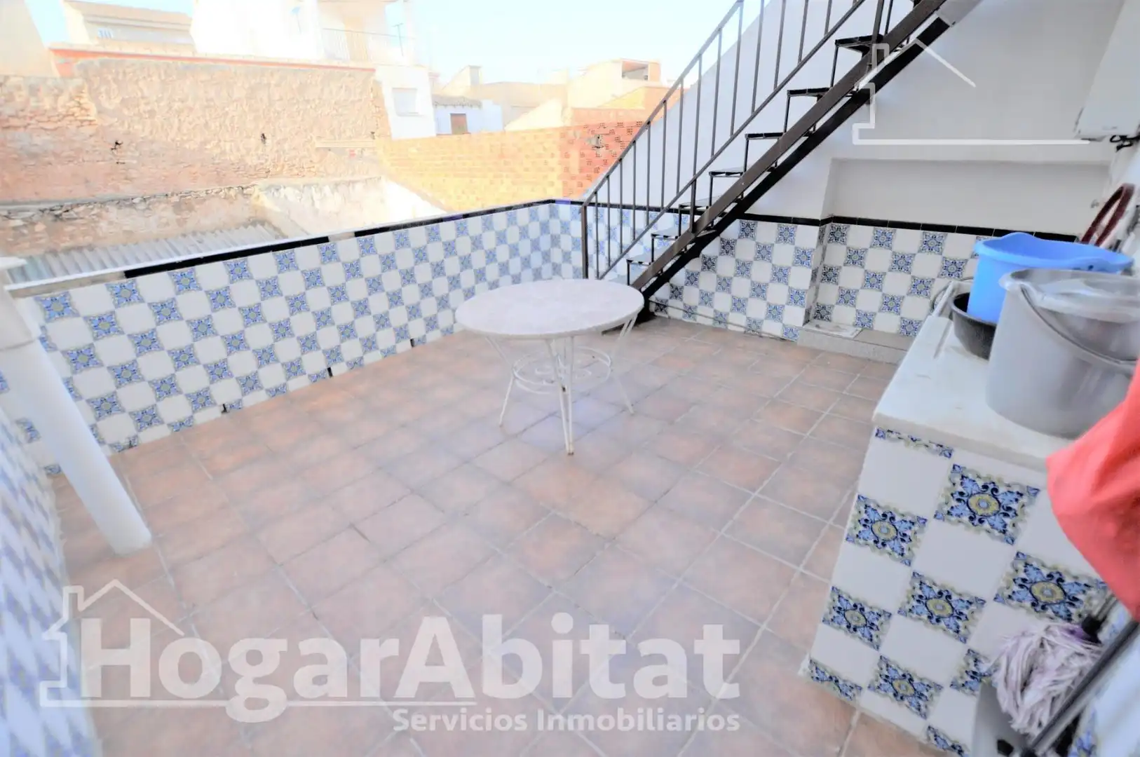 Terrassa de Casa o xalet en venda en La Pobla de Vallbona amb Terrassa i Traster