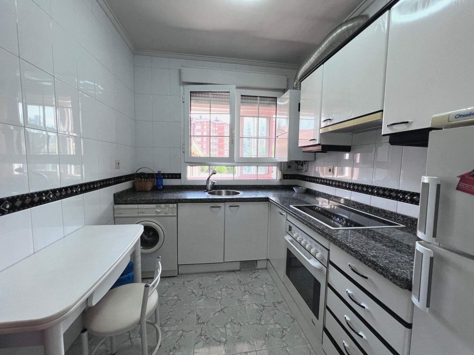 Kitchen of Flat for sale in Avilés  with Heating, Parquet flooring and Terrace
