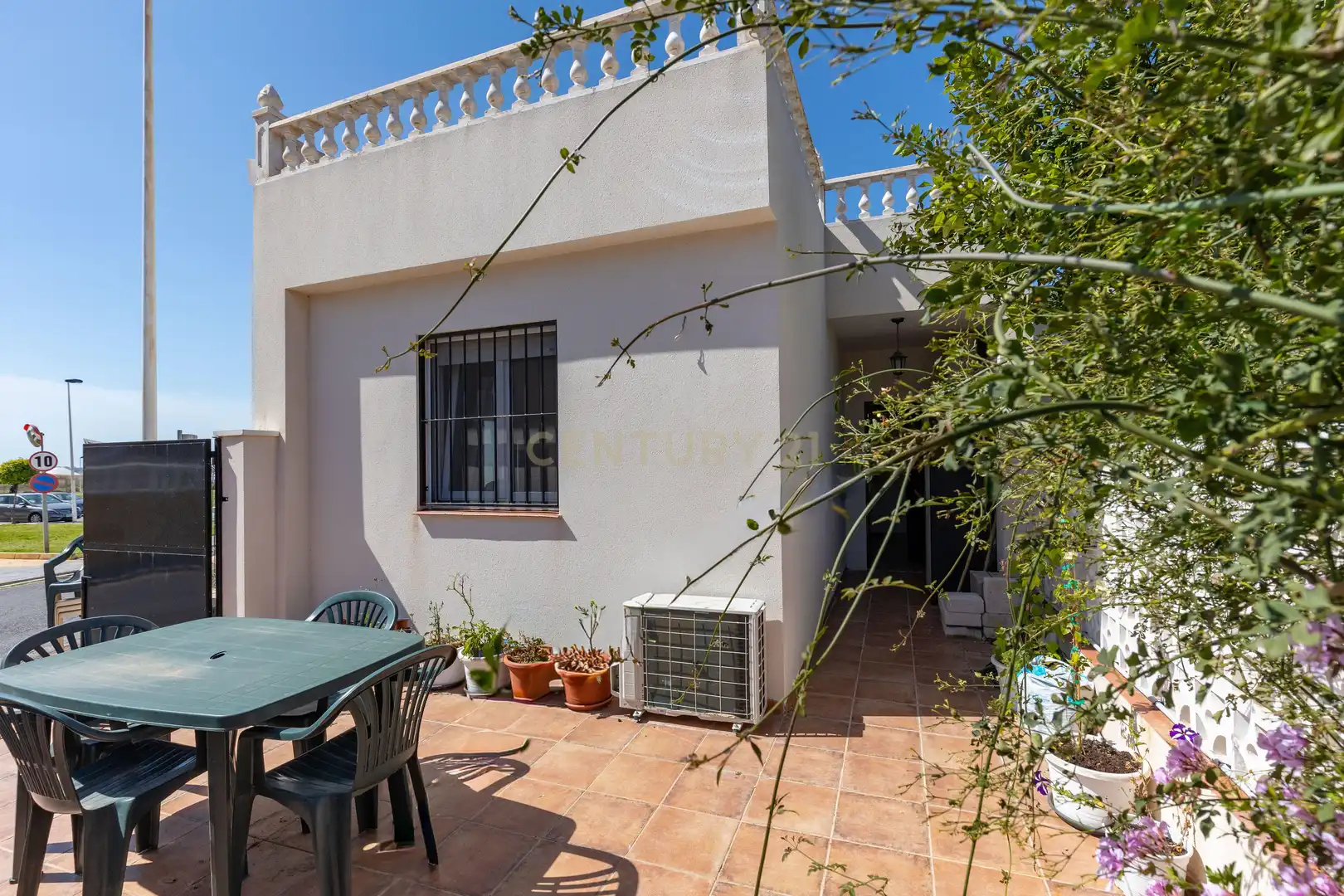 Jardí de Casa adosada en venda en Torrevieja amb Aire condicionat i Piscina comunitària