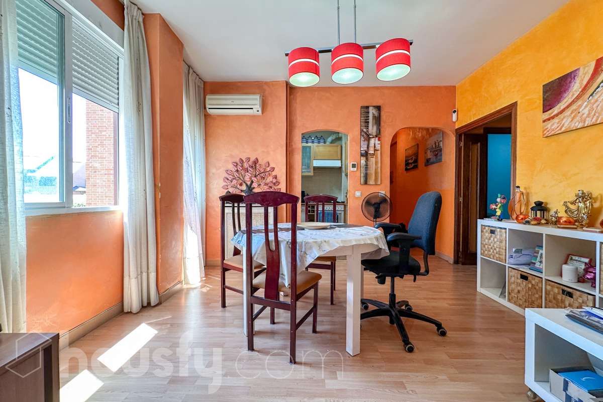 Dining room of Flat for sale in  Madrid Capital  with Air Conditioner, Heating and Parquet flooring