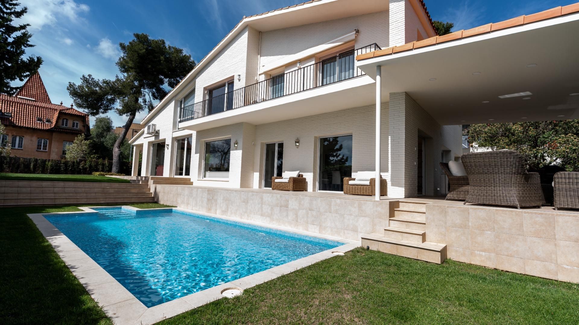 Piscina de Casa o chalet en venta en  Barcelona Capital con Jardín privado, Terraza y Balcón