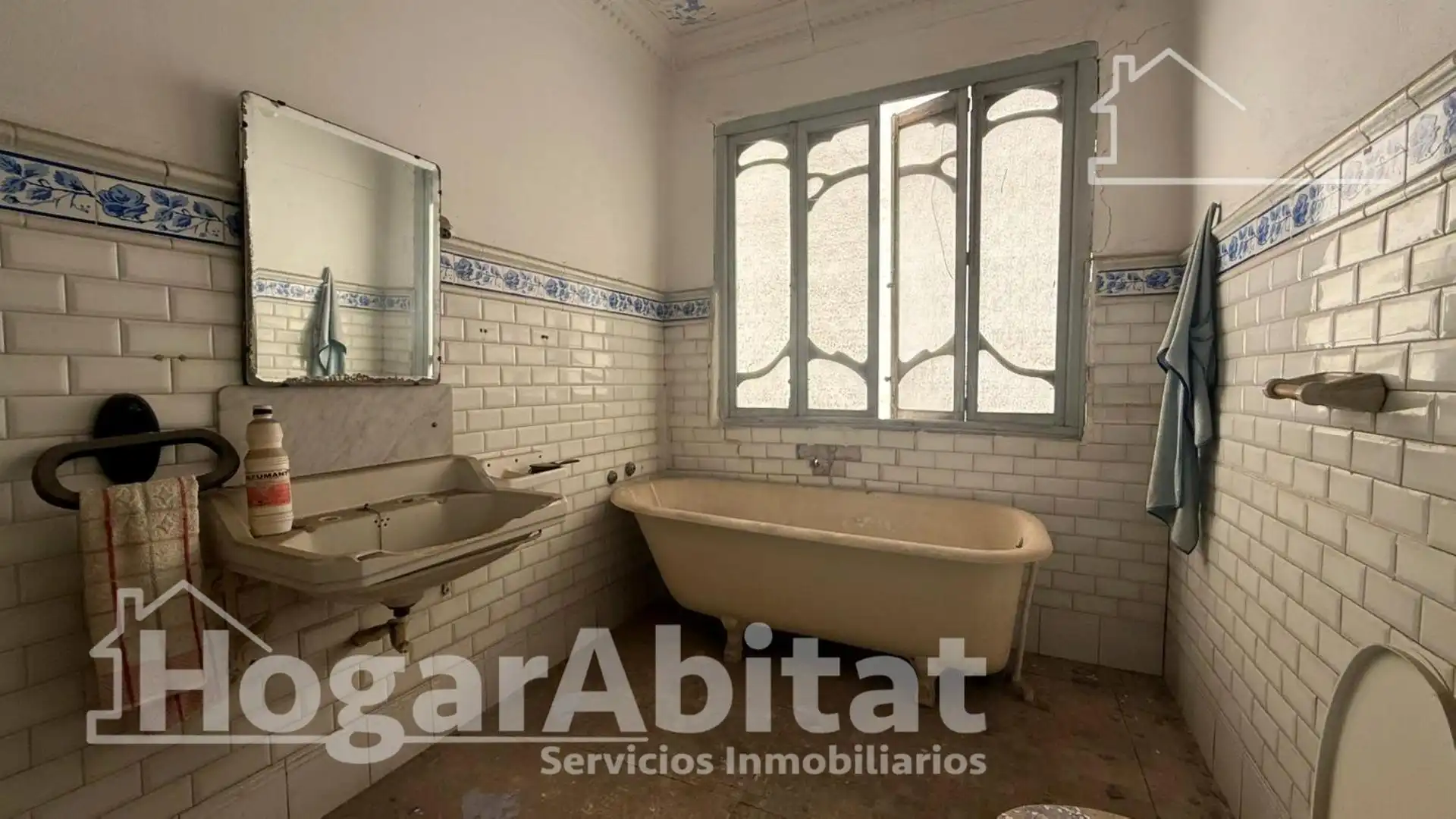 Bathroom of Houses for sale in Oliva  with Terrace, Storage room and Balcony