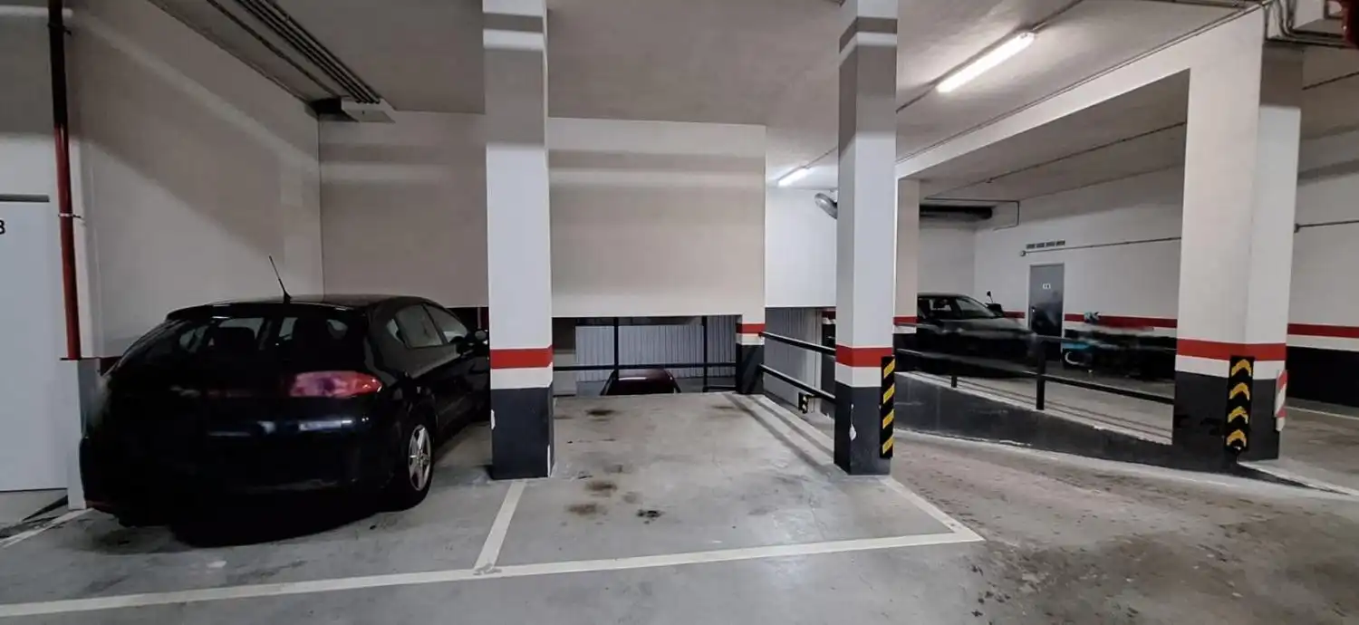 Parking de Piso en venta en Bilbao  con Calefacción y Trastero