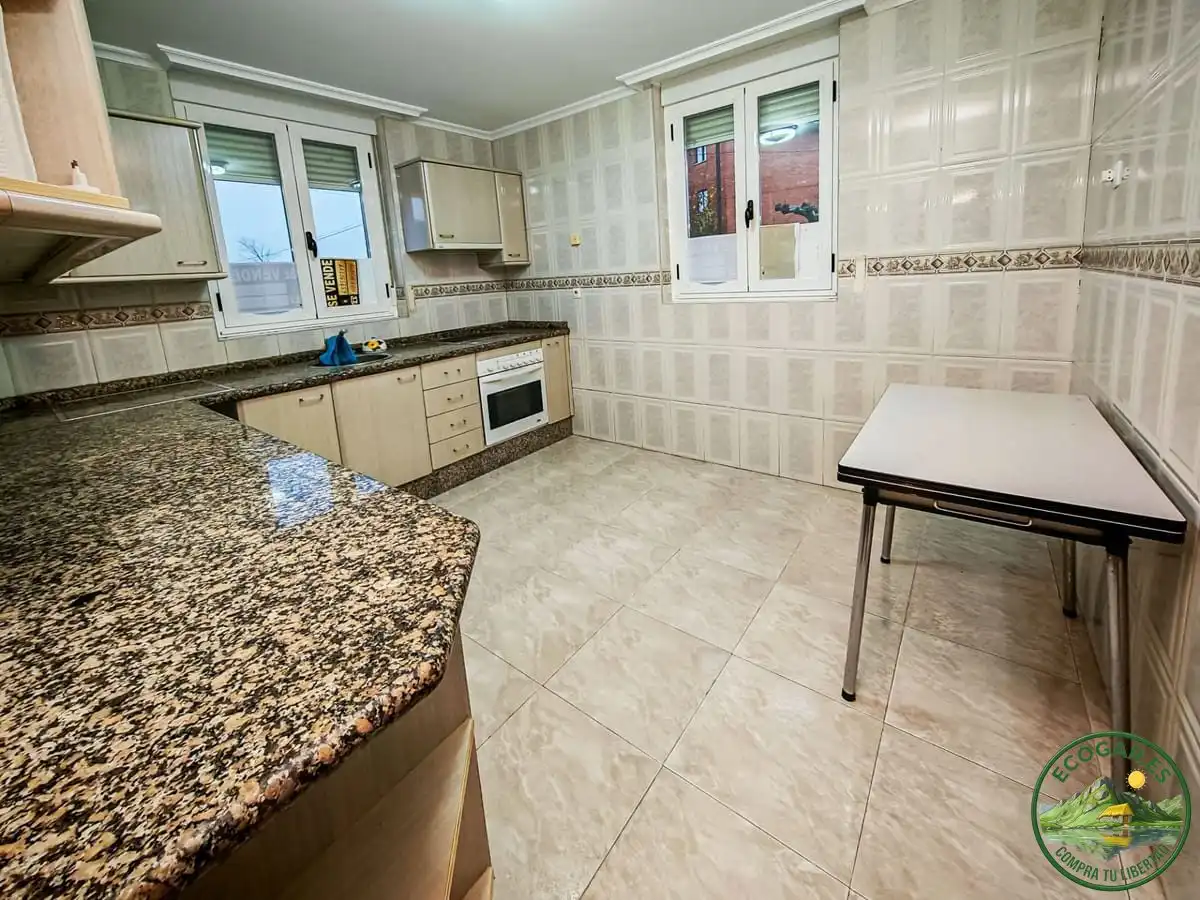 Chalet con jardín en venta en Quintana del Castillo, imagen 3