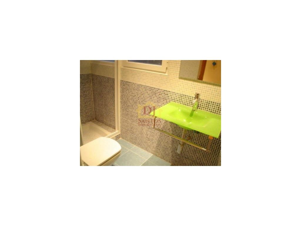 Bany de Pis en venda en Salamanca Capital amb Calefacció i Moblat