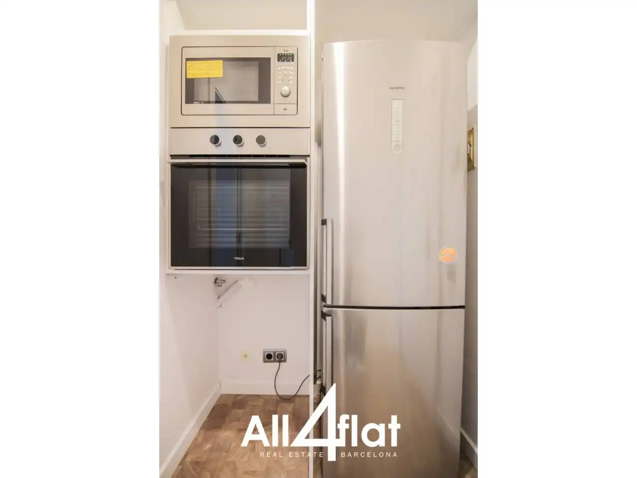 Cocina de Estudio de alquiler en Barcelona con Alarma