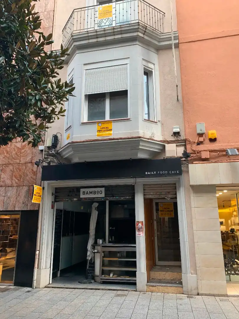 Vista exterior de Local de alquiler en Sabadell