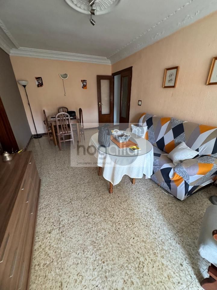 Sala d'estar de Pis de lloguer en  Sevilla Capital amb Aire condicionat, Terrassa i Moblat
