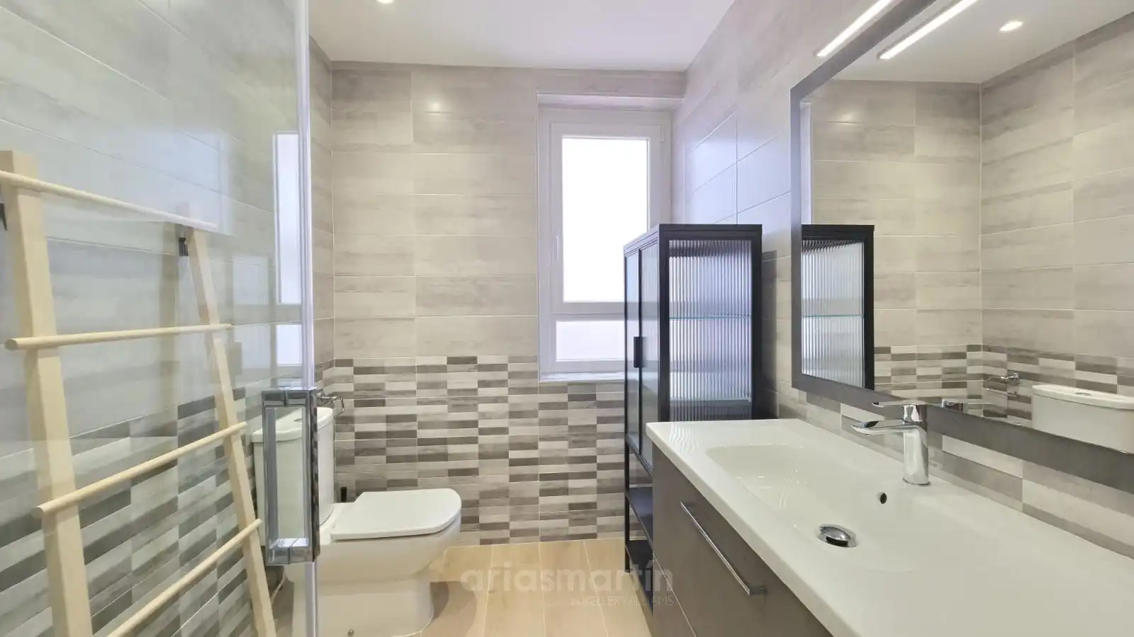 Bathroom of Flat for rent in Salamanca  with Heating and Furnished
