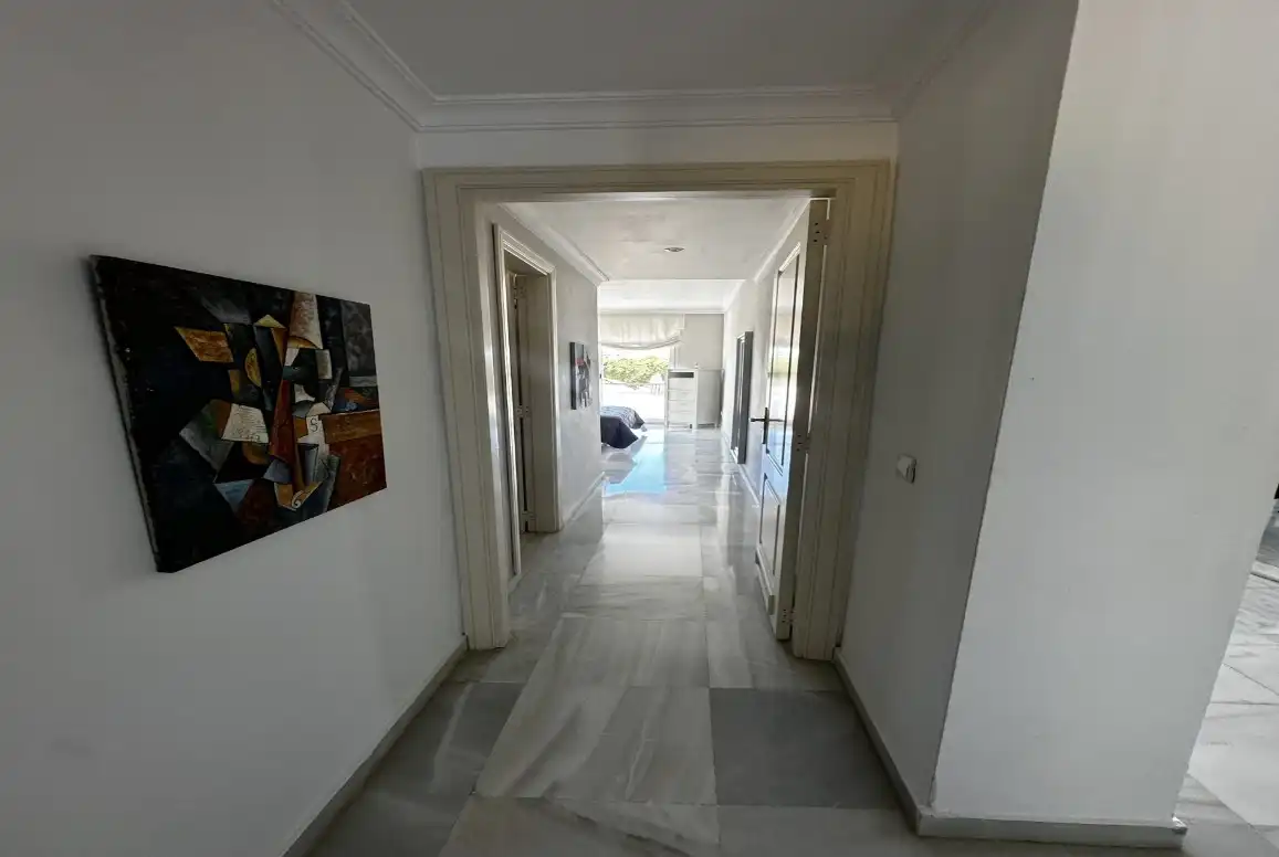 Wohnungen zum Verkauf in Marbella mit Klimaanlage, Privatgarten und Terrasse