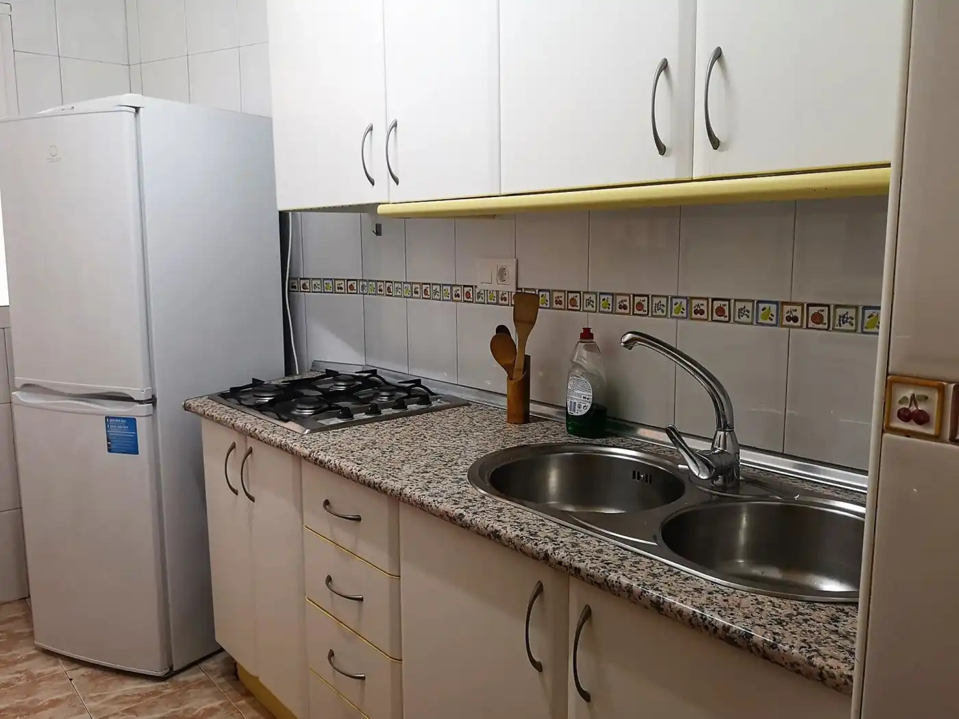 Kitchen of Flat for rent in Granada  with Heating and Furnished