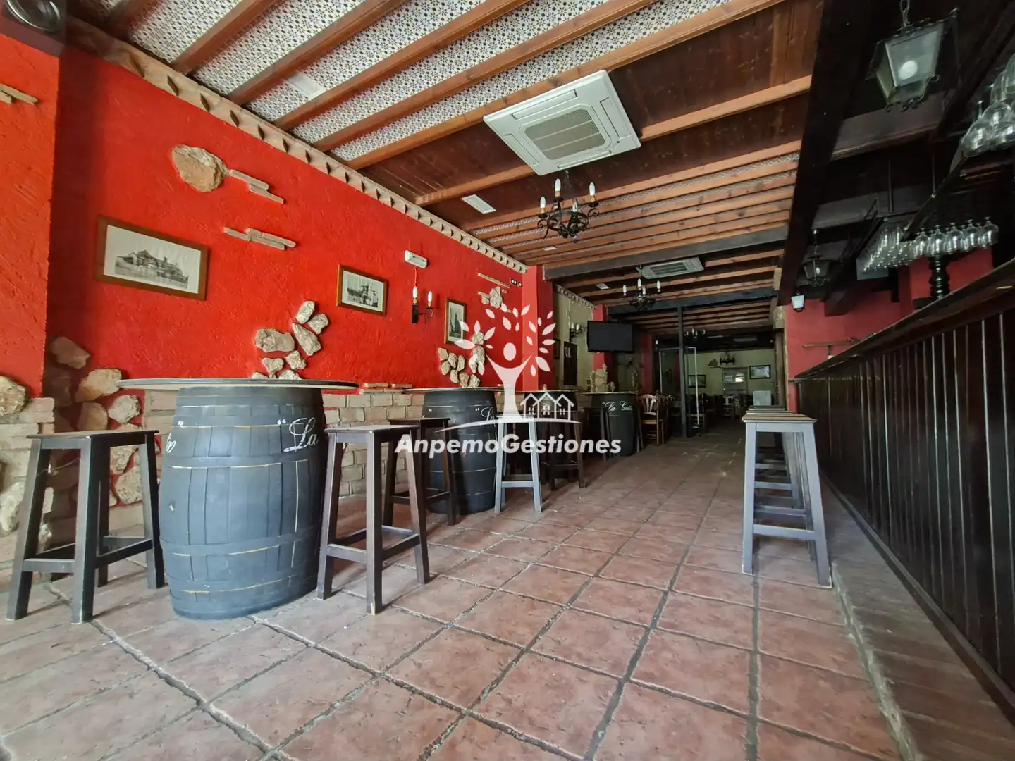 Local comercial de lloguer a Calle Juan Miró 15