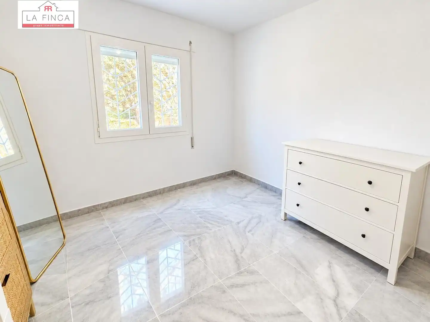 Bedroom of Flat for sale in Este