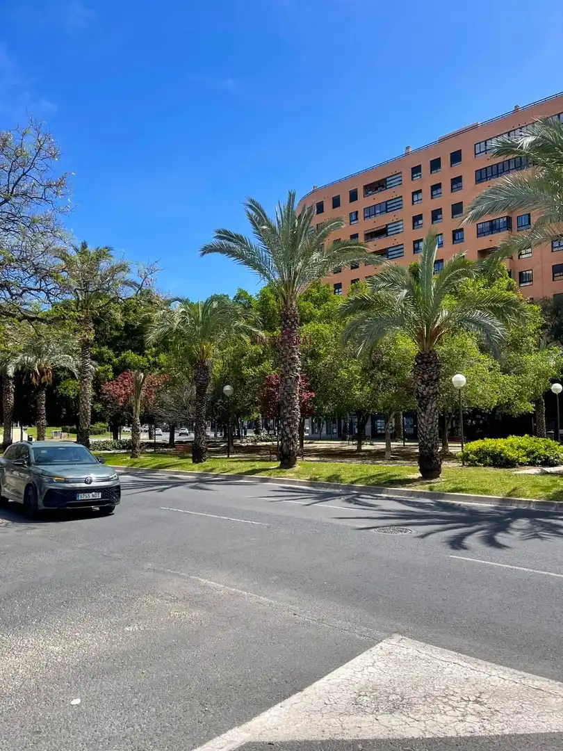 Vista exterior de Pis en venda en Alicante / Alacant amb Calefacció, Jardí privat i Balcó