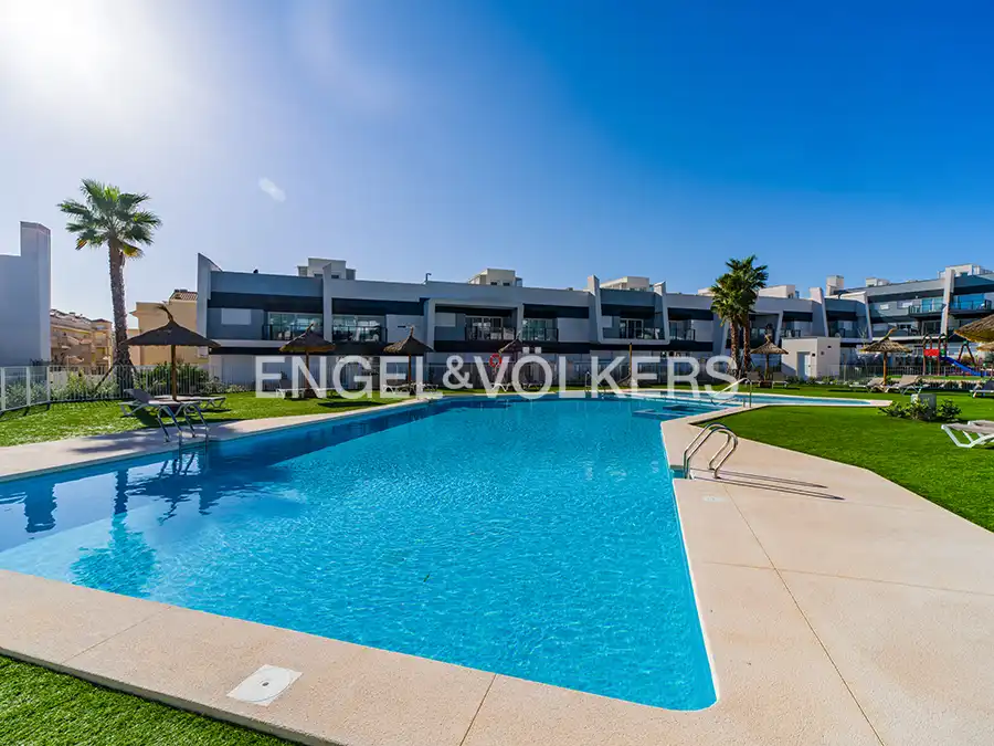 Außenansicht von Maisonette zum Verkauf in Santa Pola mit Klimaanlage, Heizung und Terrasse