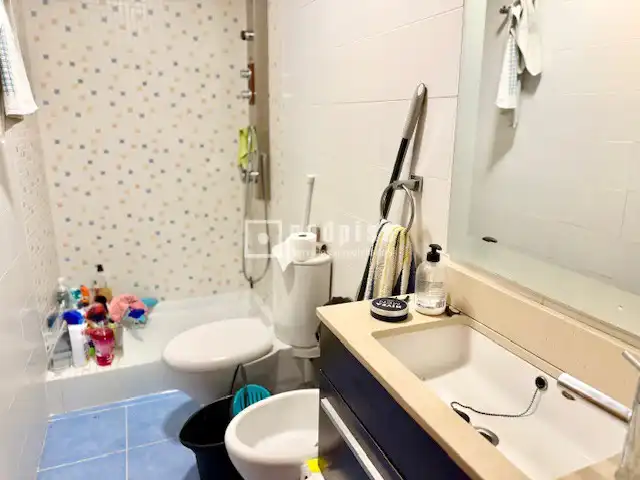 Badezimmer von Wohnung zum Verkauf in Almazora / Almassora mit Klimaanlage und Möbliert