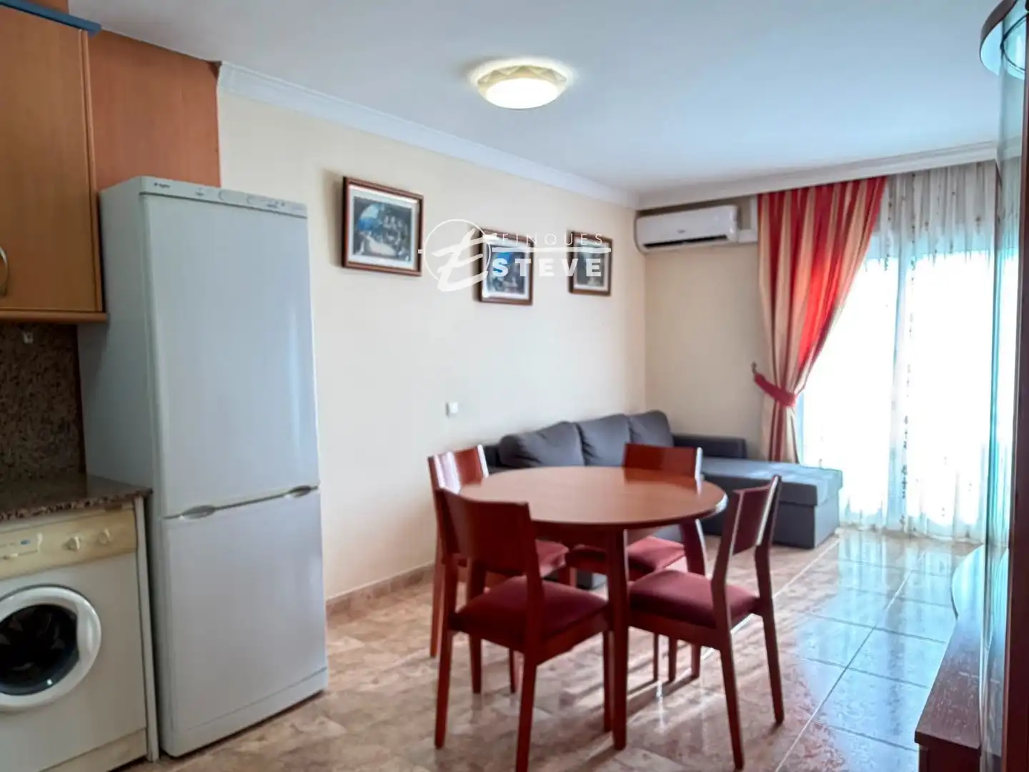 Wohnzimmer von Dachboden zum Verkauf in Calafell mit Klimaanlage, Heizung und Terrasse