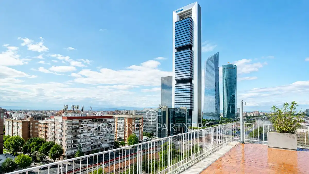 Vista exterior de Apartament en venda en Madrid amb Aire condicionat, Calefacció i Piscina