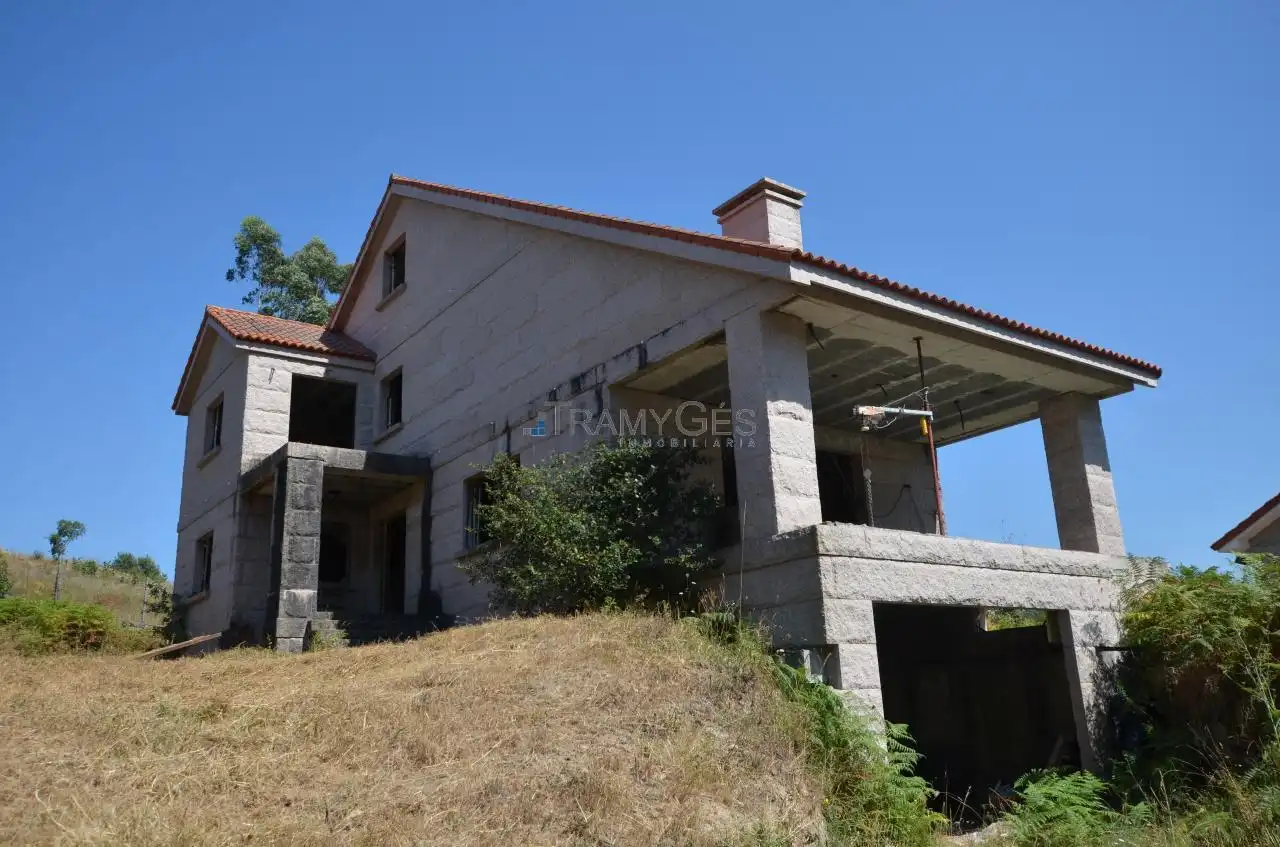 Vista exterior de Casa o xalet en venda en Redondela amb Jardí privat, Terrassa i Traster