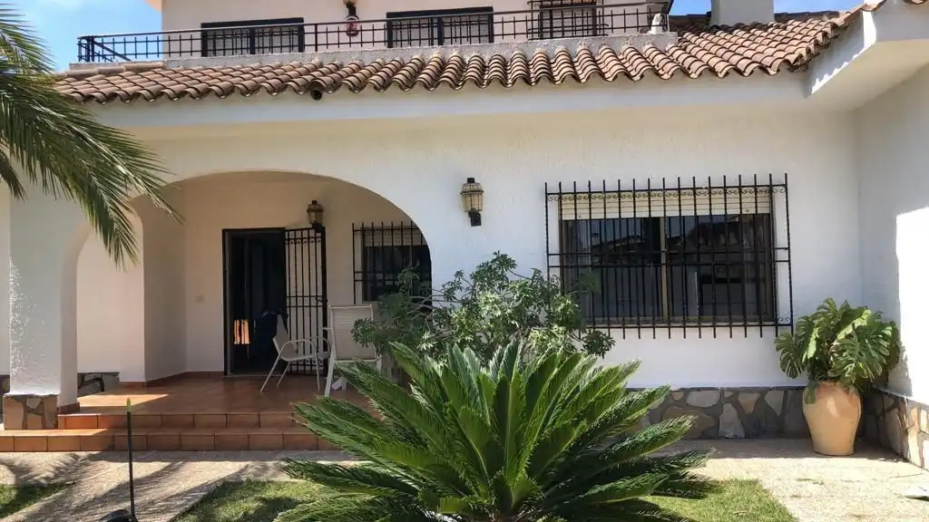 Villa mit Pool zum Verkauf in Orihuela Costa
