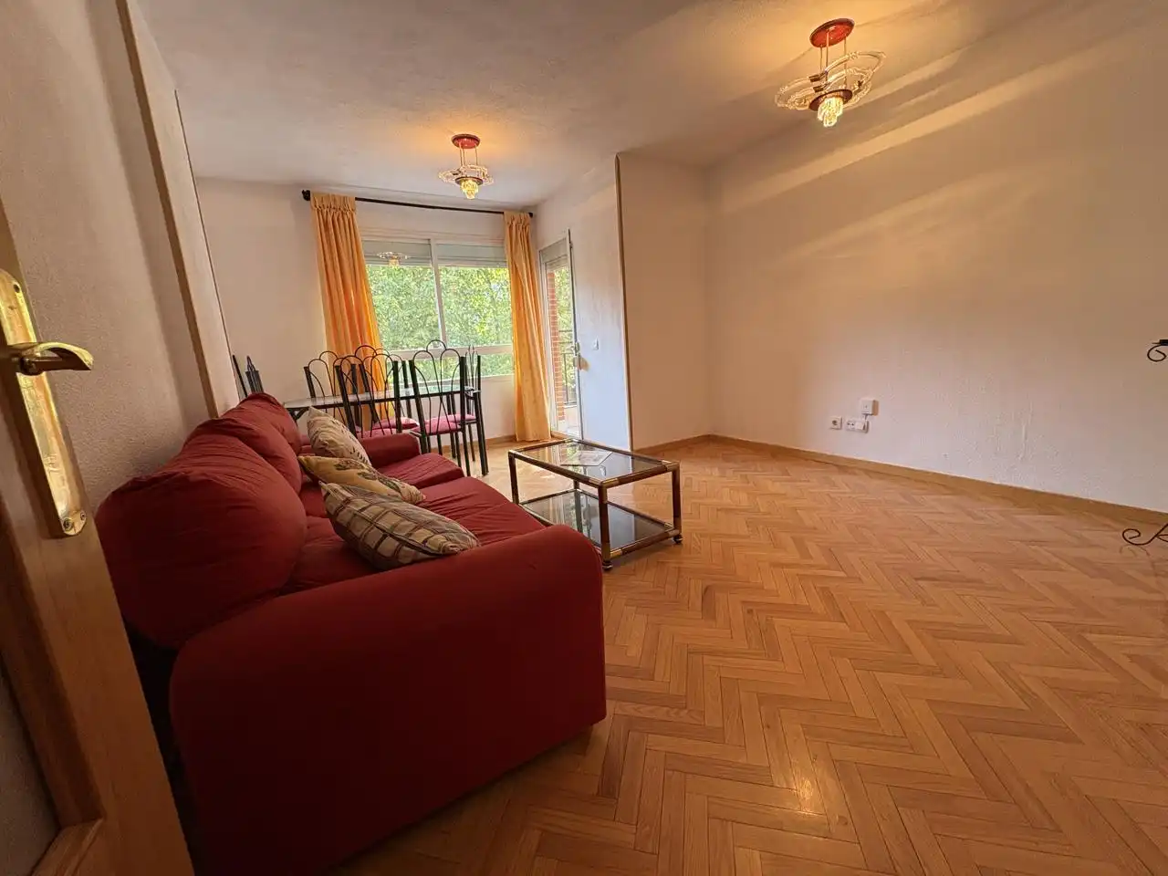 Wohnung zur Miete in Calle Ramón María del Valle Inclán, Espartales