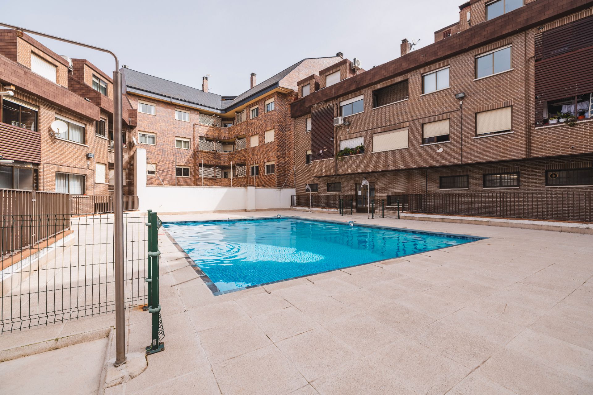 Piscina de Piso en venta en Las Rozas de Madrid con Calefacción, Parquet y Piscina comunitaria