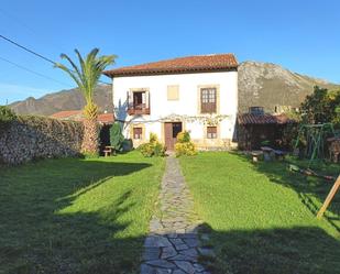 Vista exterior de Casa o xalet en venda en Llanes amb Calefacció, Jardí privat i Terrassa