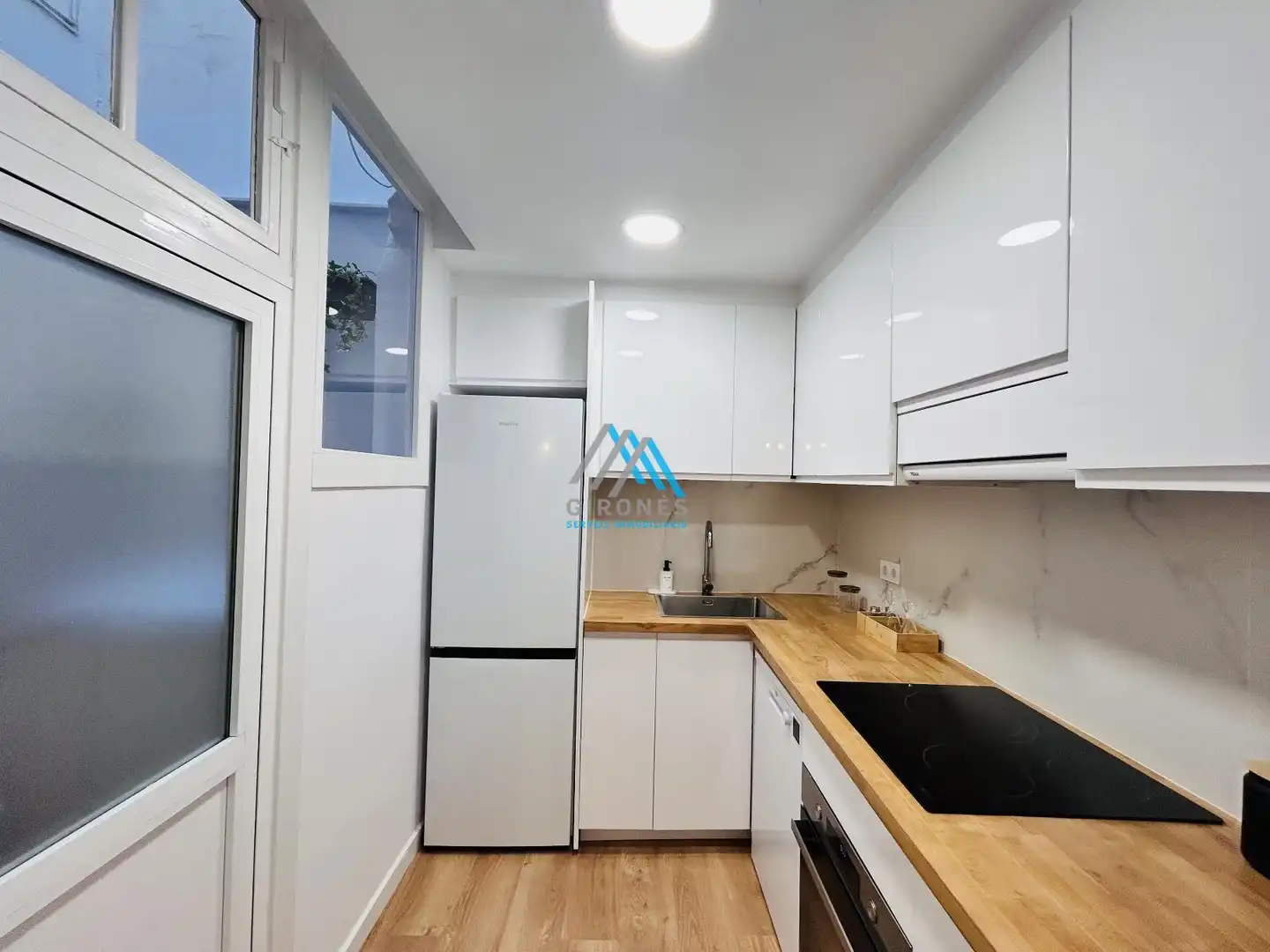 Cuina de Apartament de lloguer en Sant Feliu de Guíxols amb Parquet i Moblat