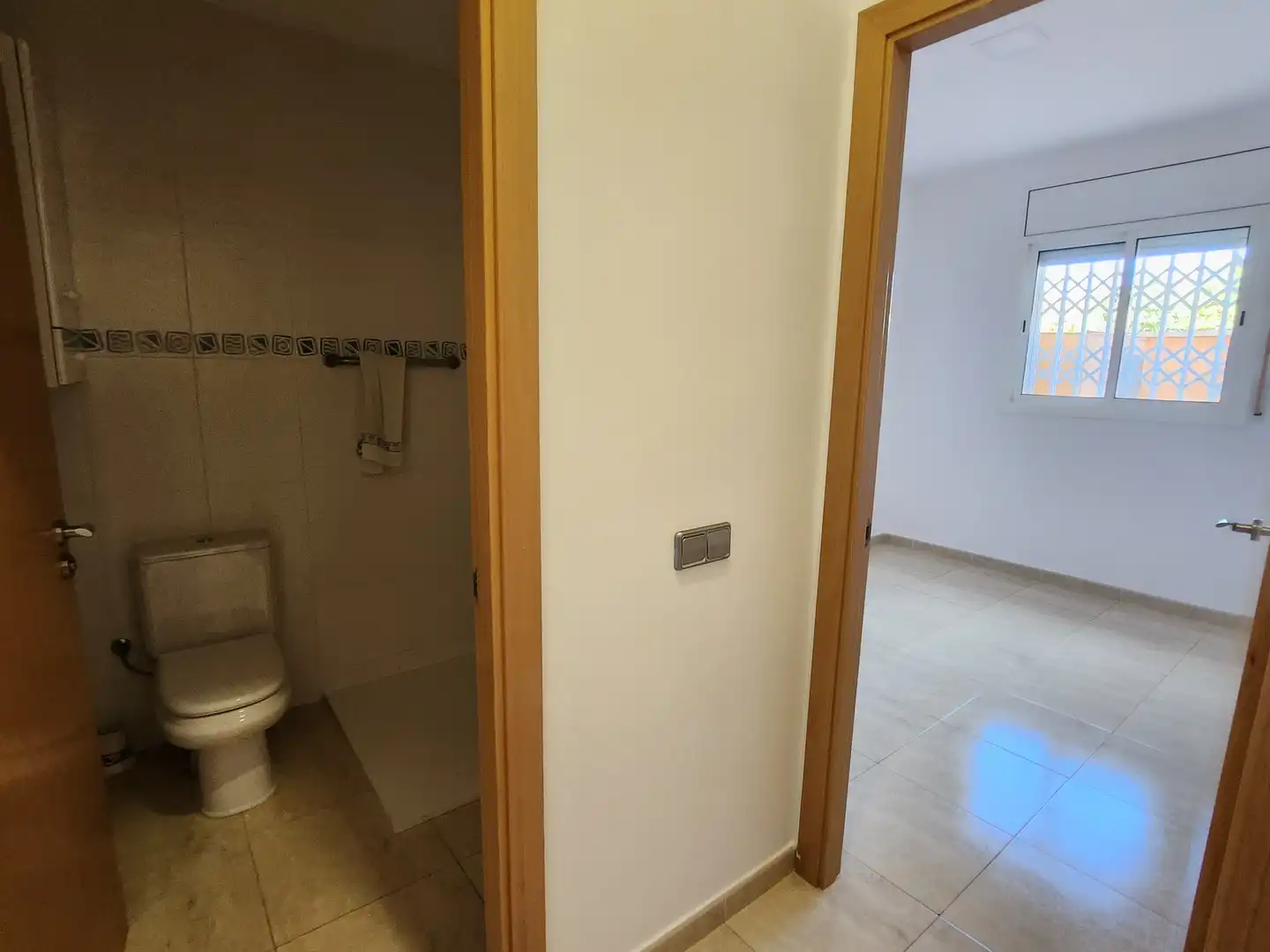 Baño de Casa adosada en venta en Roda de Berà con Aire acondicionado, Calefacción y Terraza