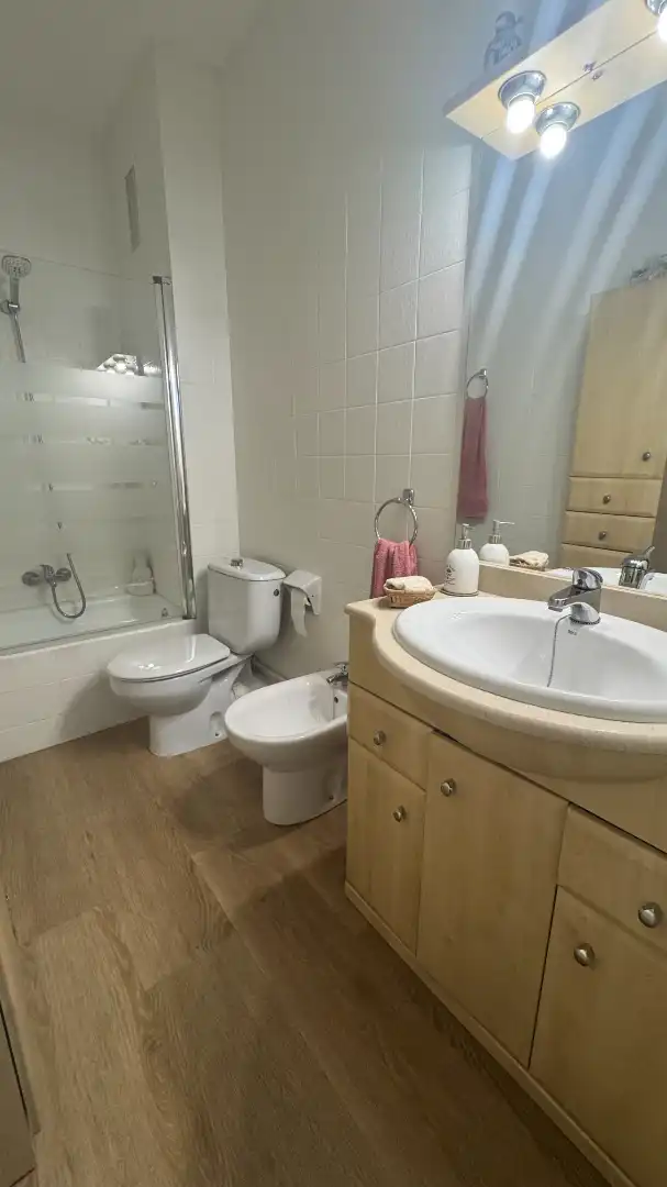 Baño de Piso en venta en Montcada i Reixac con Horno, Balcón y Alarma