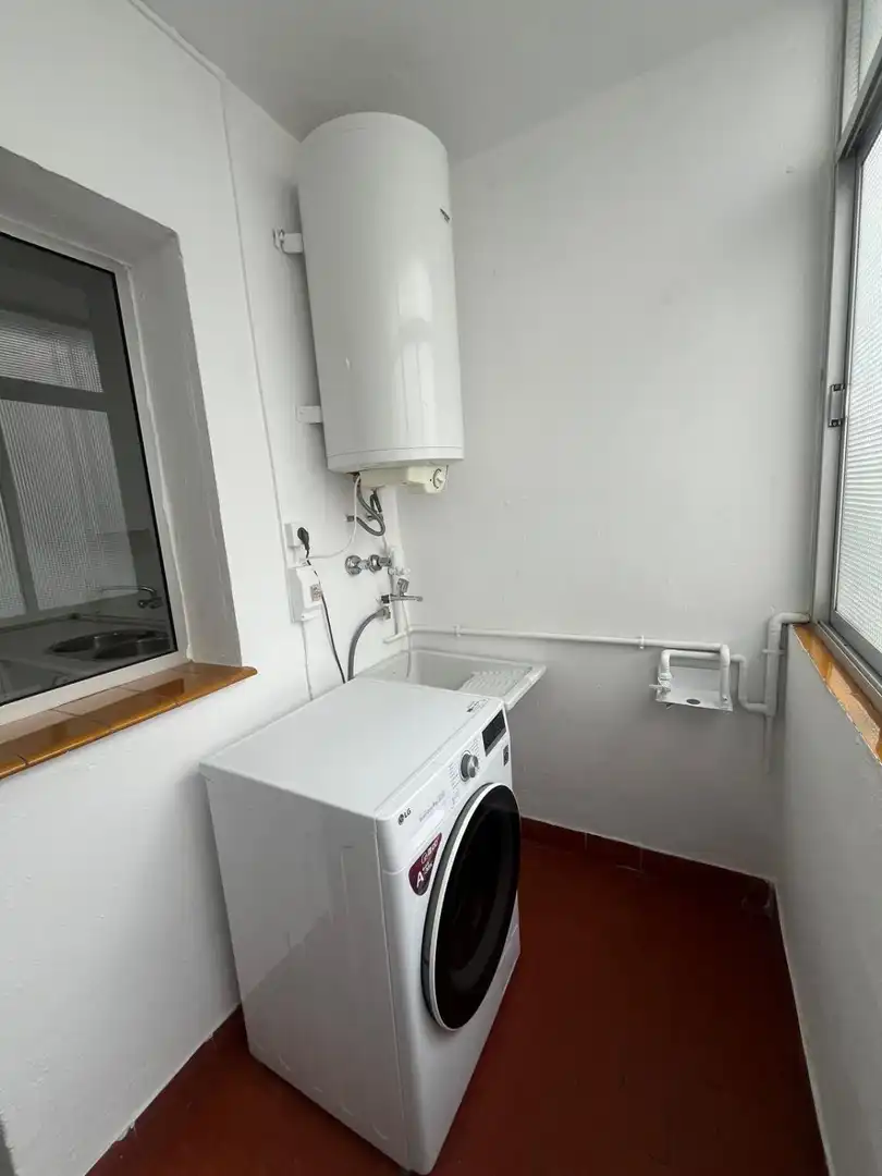 Bathroom of Flat for rent in Sevilla  with Air Conditioner, Terrace and Community pool