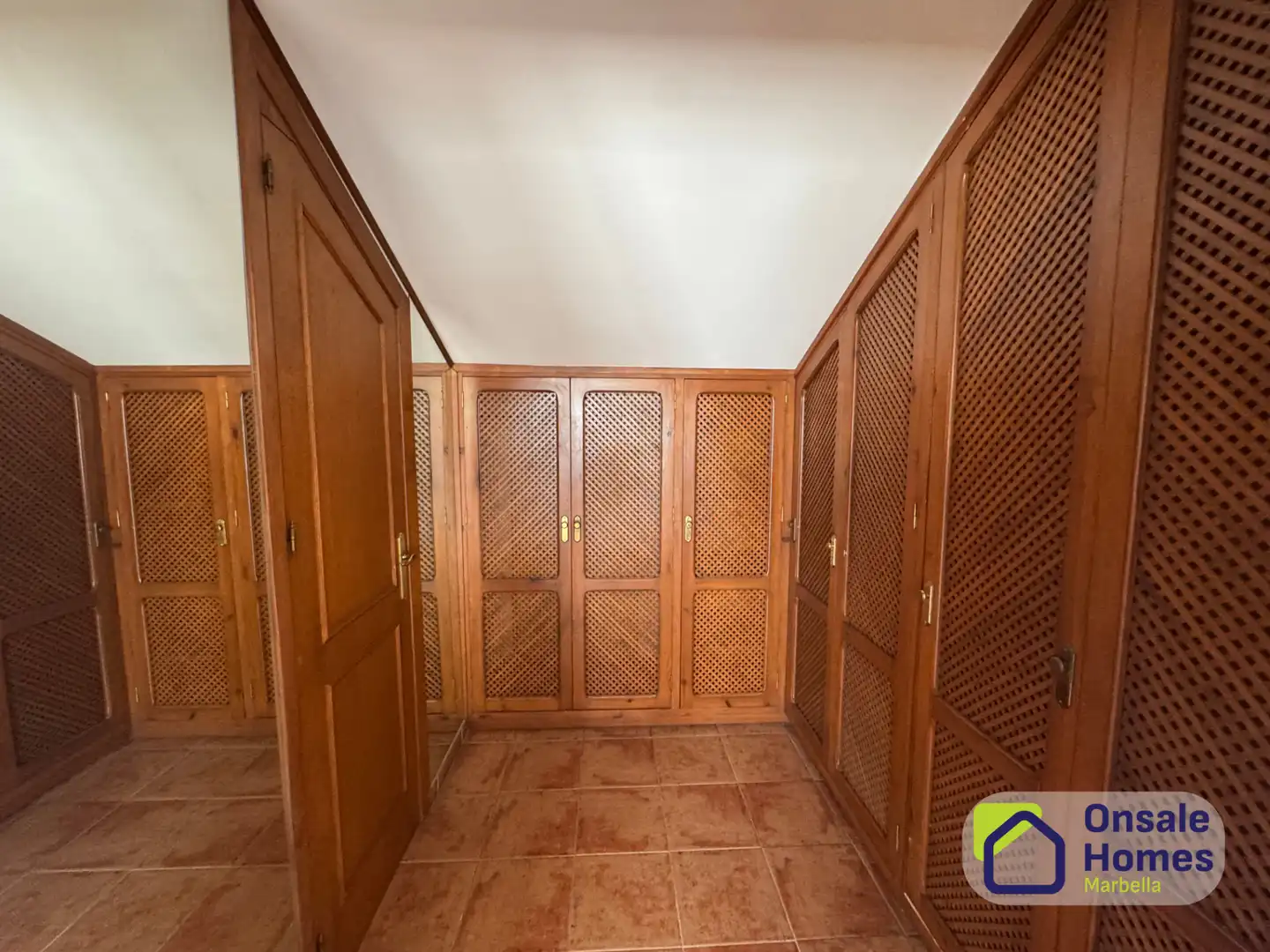 Casa adosada en venta en Marbella con Terraza, Balcón y Alarma