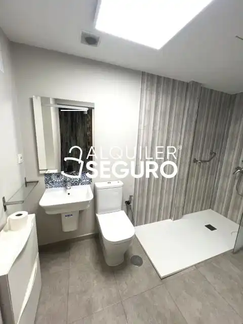 Bathroom of Flat for rent in Pinto  with Air Conditioner, Heating and Terrace