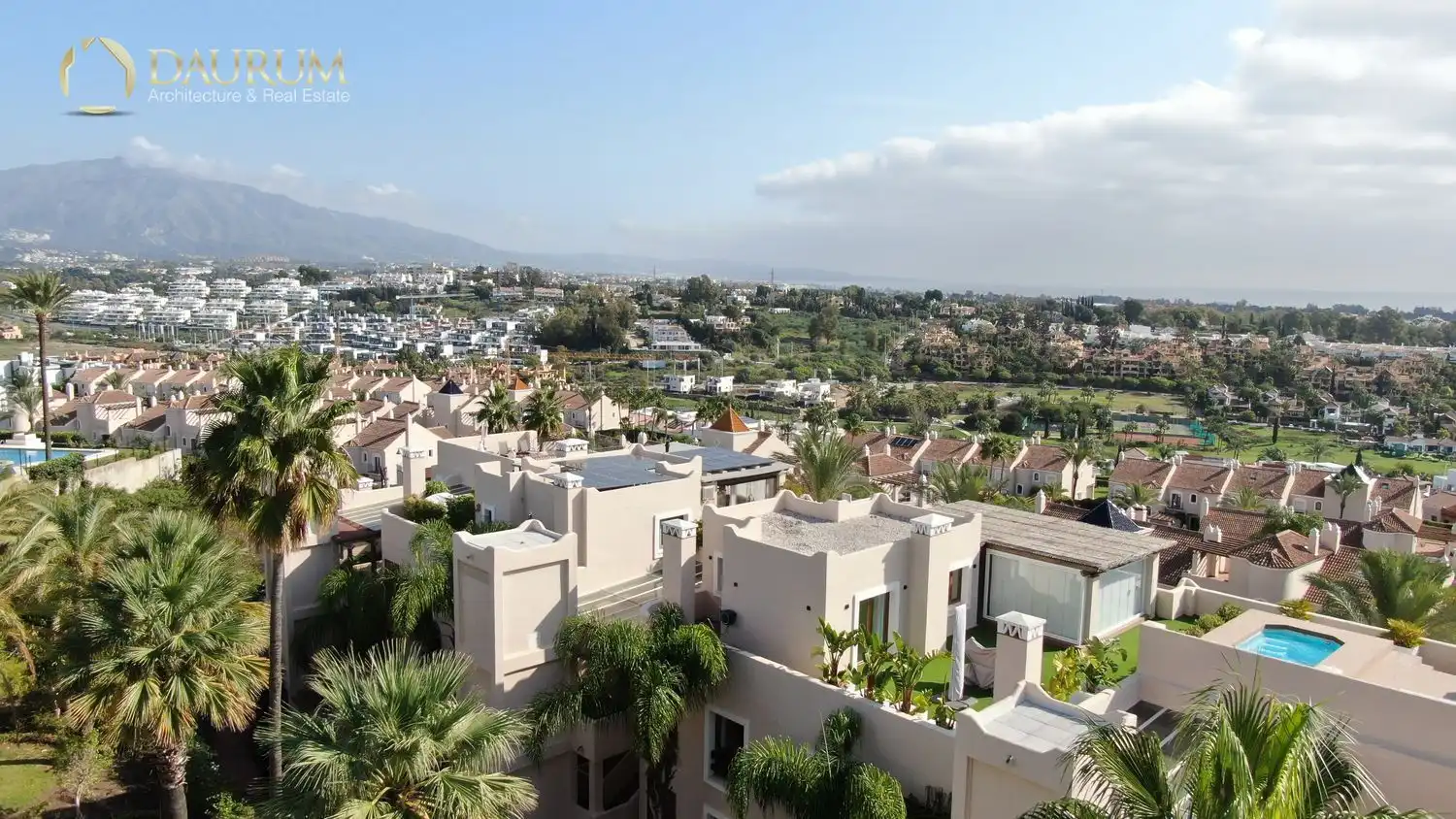 Vista exterior de Pis en venda en Estepona amb Aire condicionat, Calefacció i Terrassa