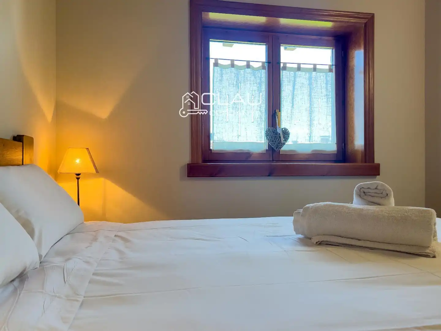 Schlafzimmer von Einfamilien-Reihenhaus zur Miete in Palau - de - Cerdagne mit Heizung, Privatgarten und Parkett