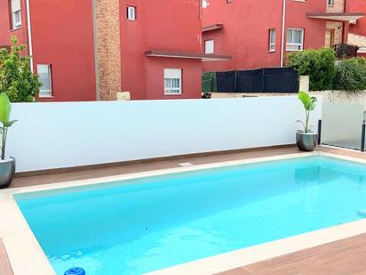 Piscina de Casa adosada en venda en Alzira amb Jardí privat, Terrassa i Piscina comunitària