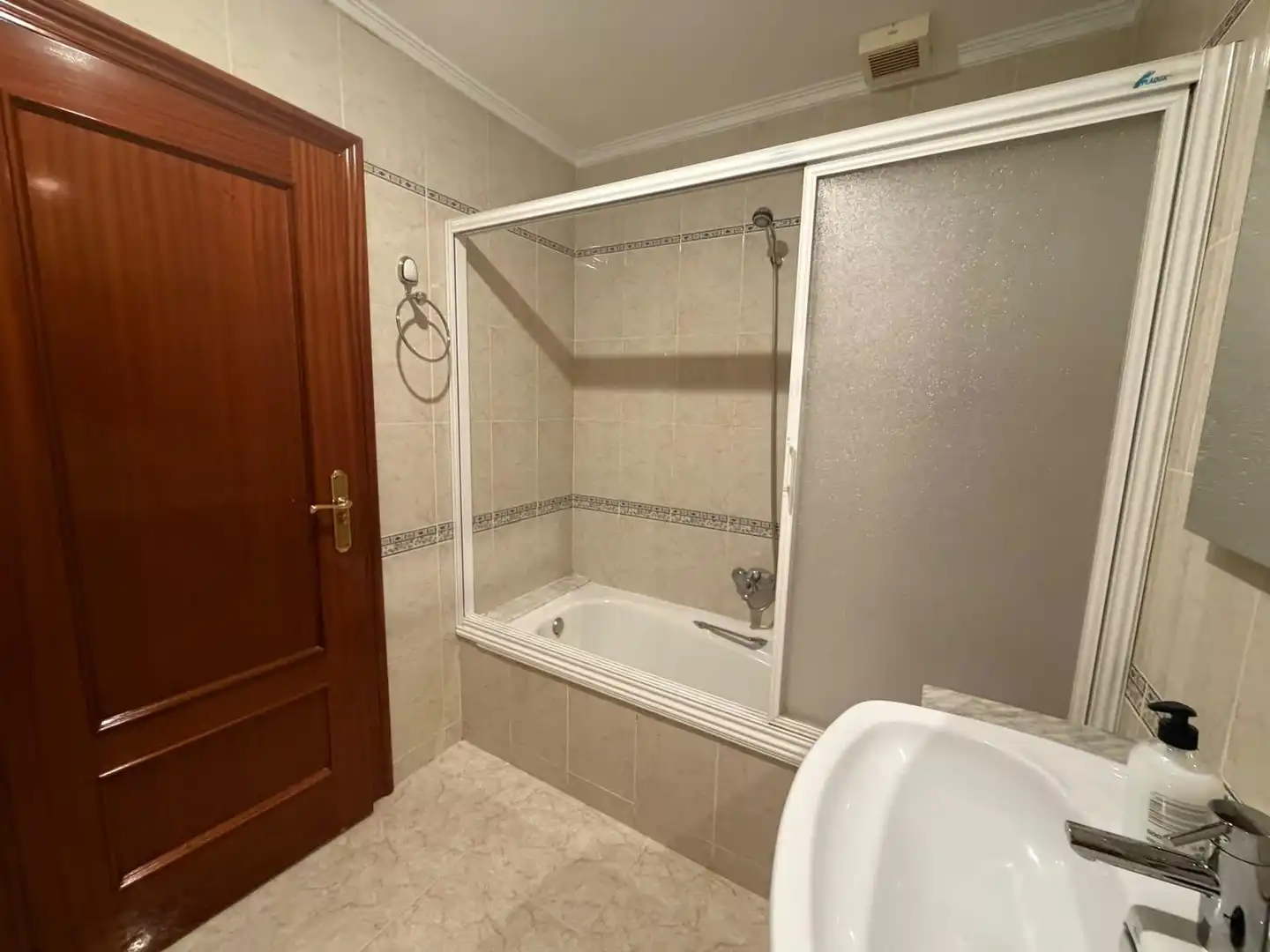 Bathroom of Houses for rent in Rafelbuñol / Rafelbunyol, Valencia