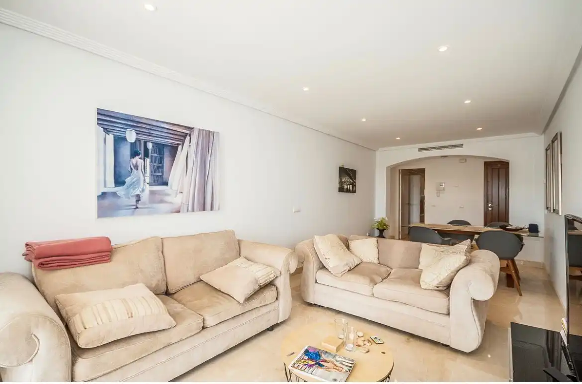Sala d'estar de Pis en venda en Marbella amb Aire condicionat, Terrassa i Moblat