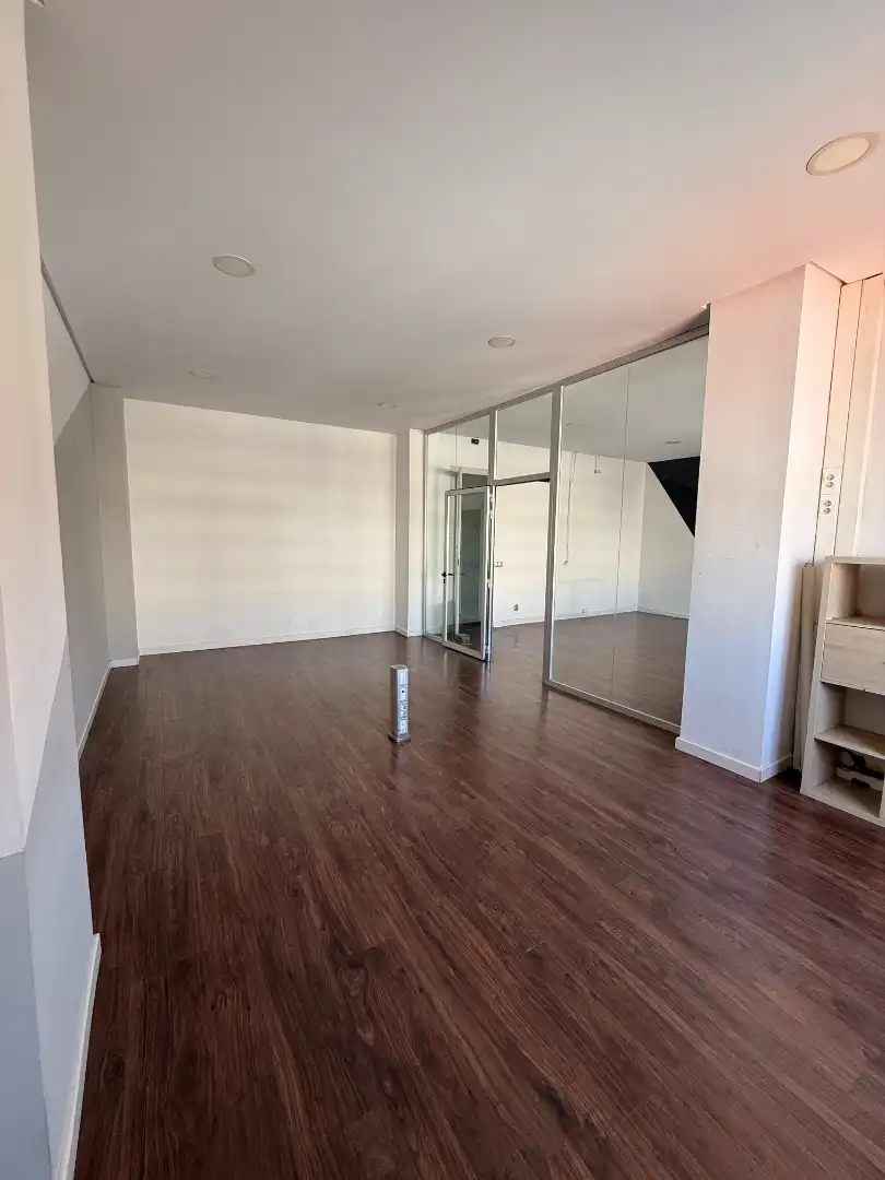 Büro zur Miete in Valencia mit Klimaanlage, Heizung und Balkon