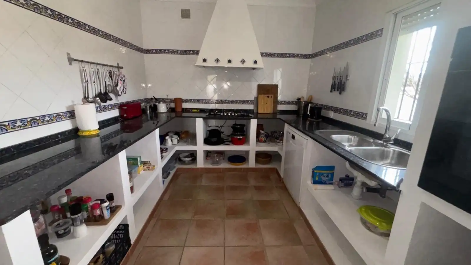 Cuina de Finca rústica en venda en Barbate amb Jardí privat, Terrassa i Traster