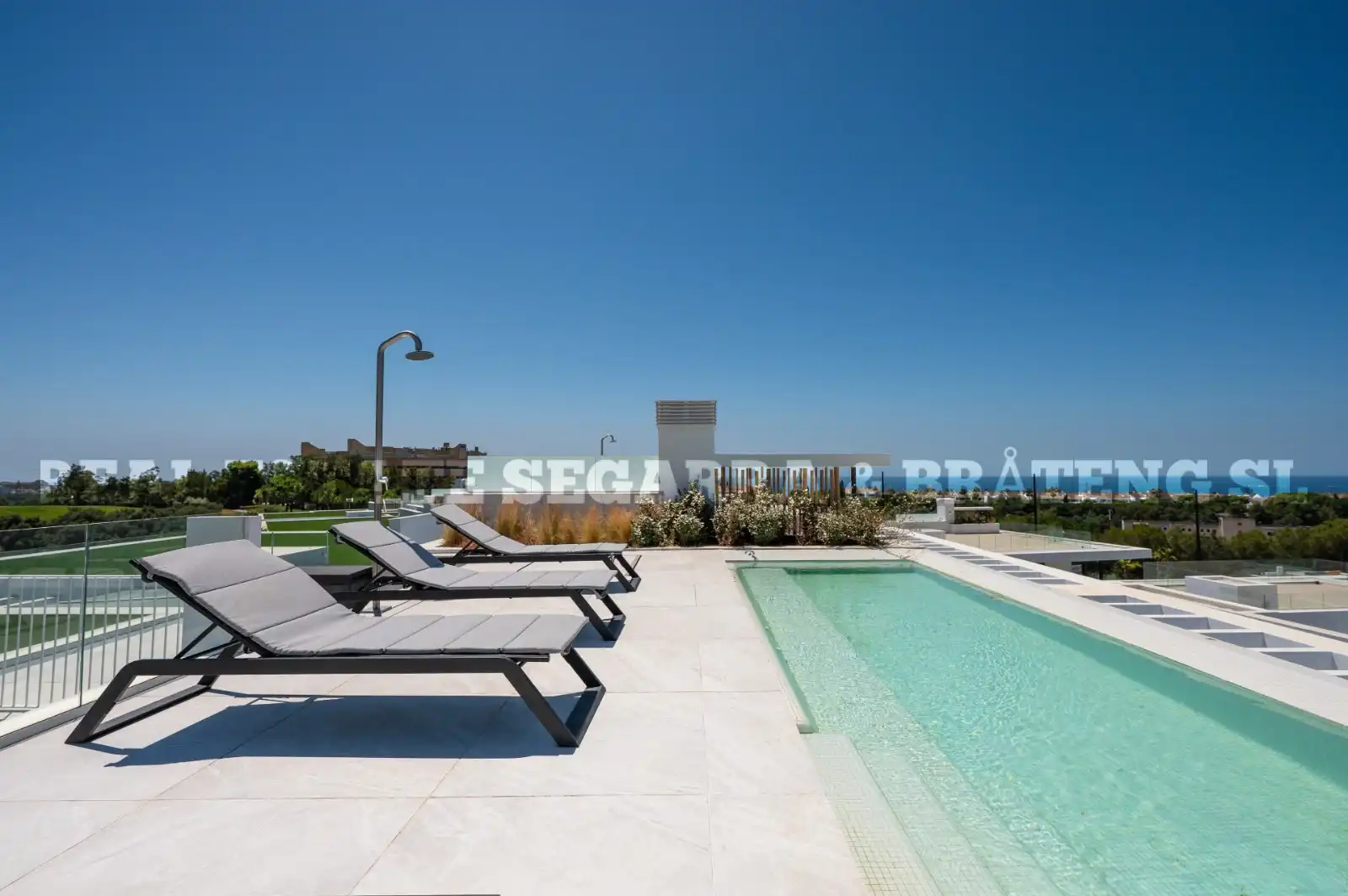 Swimming pool of Attic for sale in Marbella  with Air Conditioner, Heating and Terrace