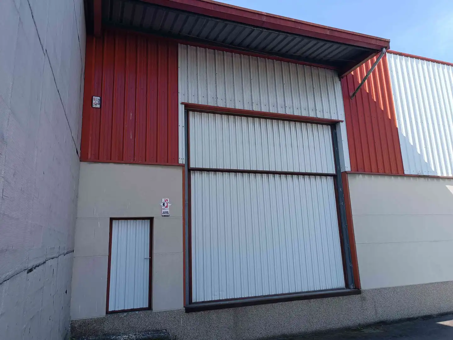 Vista exterior de Nave industrial en venta en Derio