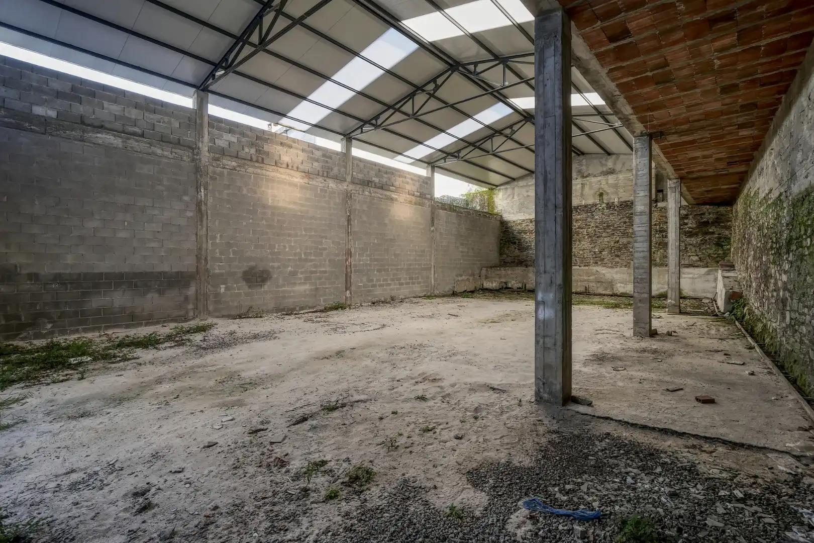 Industrial buildings for sale in Miño