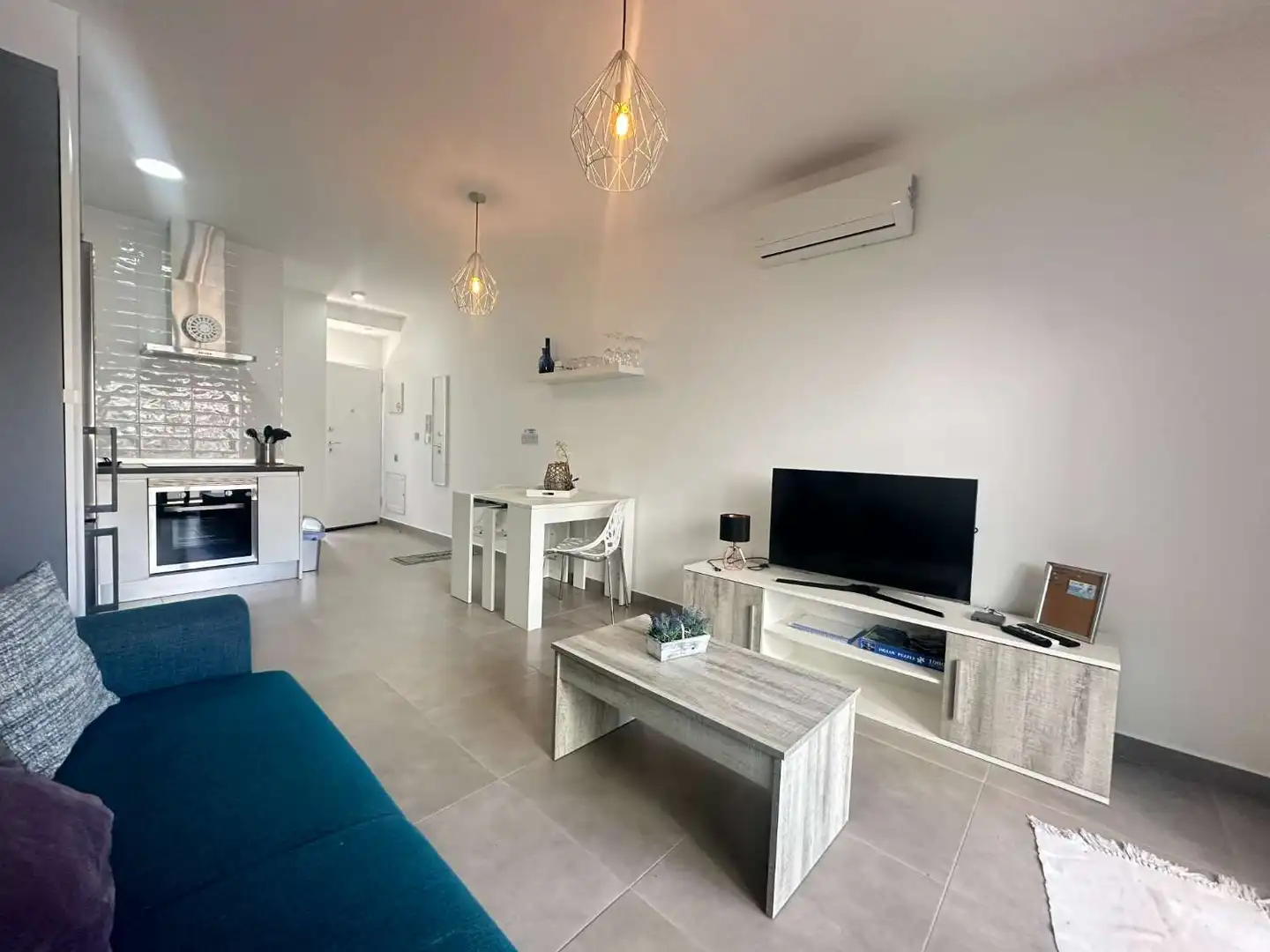 Sala d'estar de Estudi en venda en Pilar de la Horadada amb Aire condicionat, Piscina i Moblat