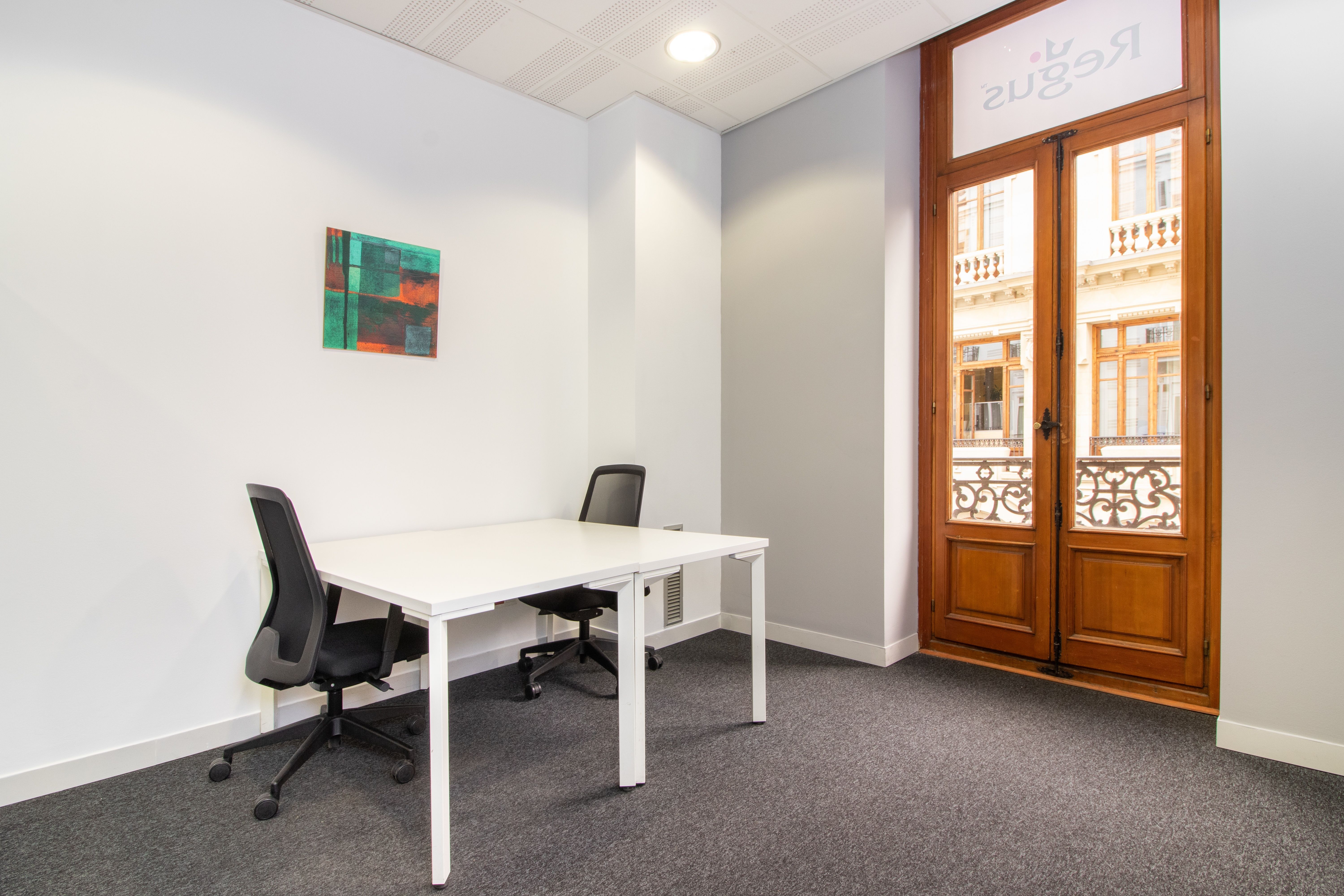 Office to rent in  Valencia Capital  with Air Conditioner, Heating and Furnished